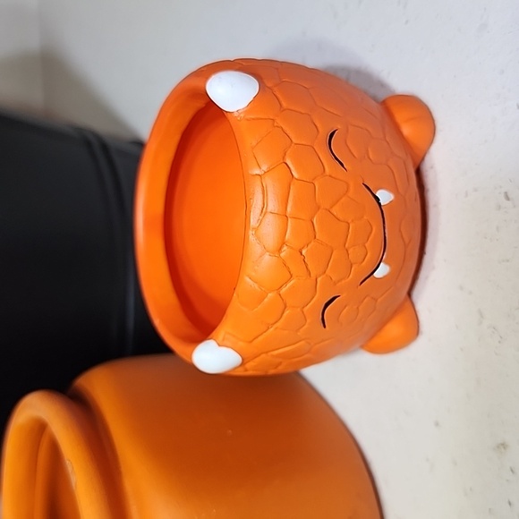 Set of 2 Black Flower Pots and 2 ceramic Pots. - Picture 2 of 4